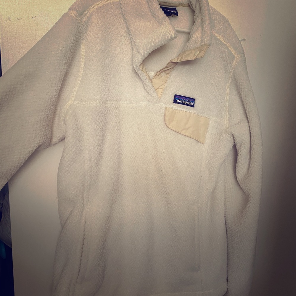Patagonia sweater and tee bundle.